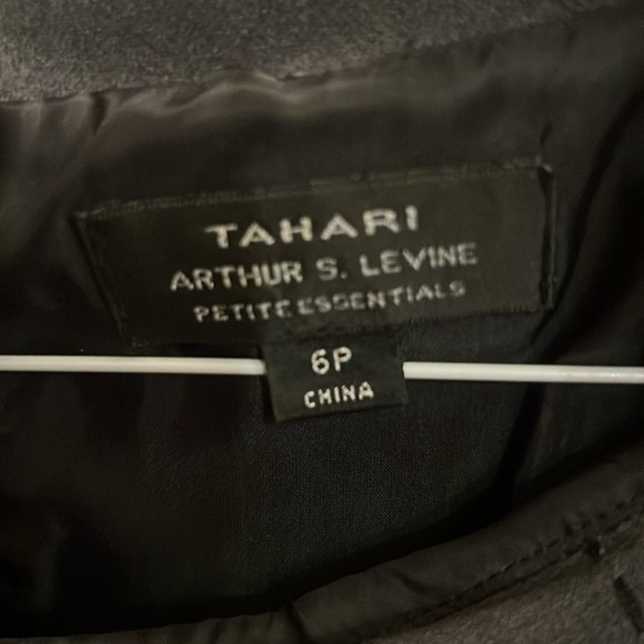 Tahari work dress size 6p - Picture 4 of 6